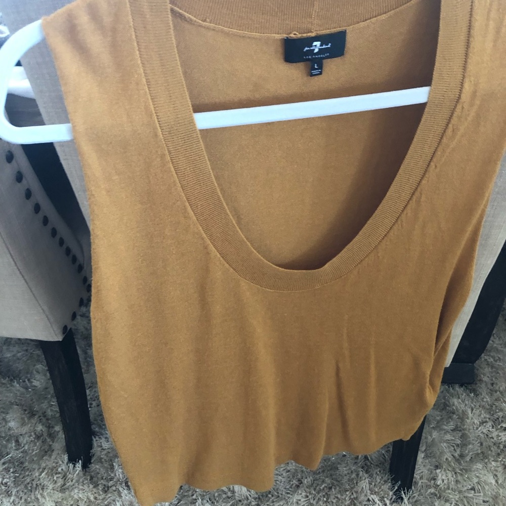Low cut top